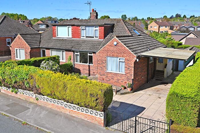 3 Bedroom Bungalow For Sale In Plompton Drive, Harrogate, HG2