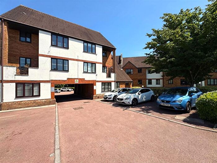 3 Bedroom Flat For Sale In Ridge Green, Shaw, Swindon, SN5