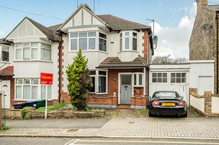 3 Bedroom Semi-Detached House For Sale In Naylor Road, Whetstone, N20