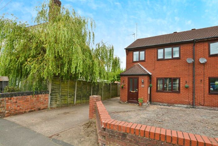 3 Bedroom Semi-Detached House For Sale In High Street, Dragonby, DN15