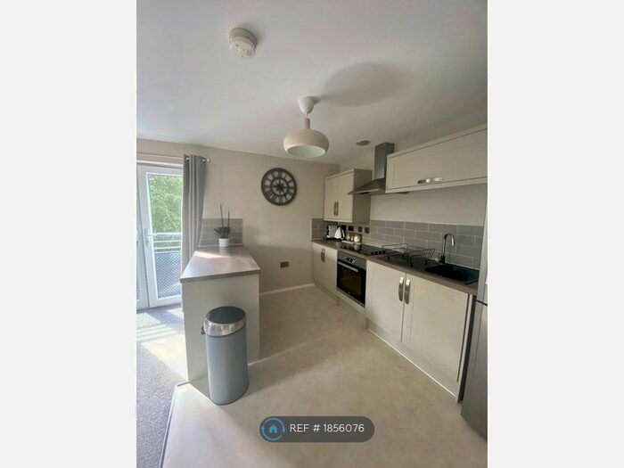 2 Bedroom Flat To Rent In Halfway, Sheffield, S20
