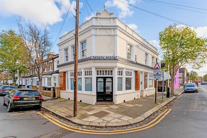 1 Bedroom Flat For Sale In Coningsby Road, Ealing, W5