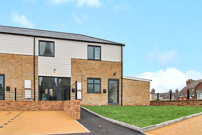 2 Bedroom Flat To Rent In Chapel Corner, Old Town, SN1