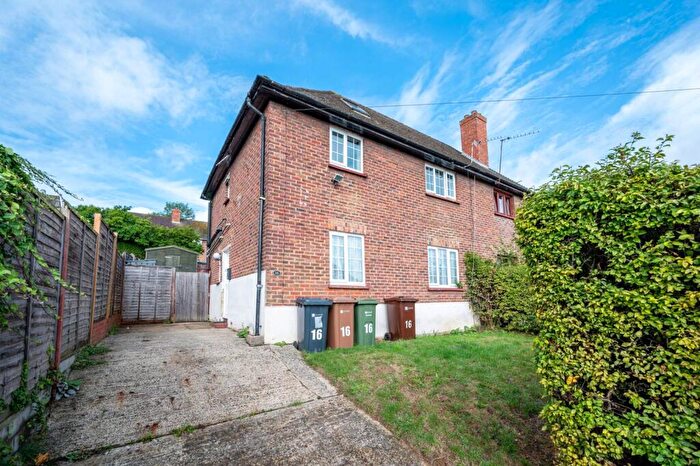 3 Bedroom House To Rent In Linkway, Guildford, GU2
