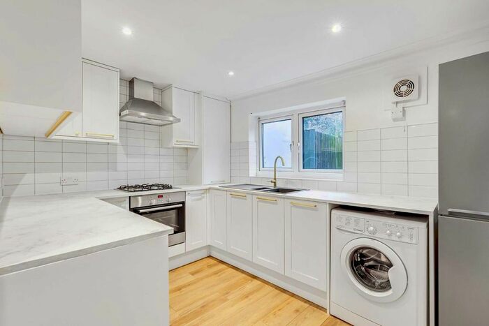 2 Bedroom Flat To Rent In Byrne Road, London, SW12