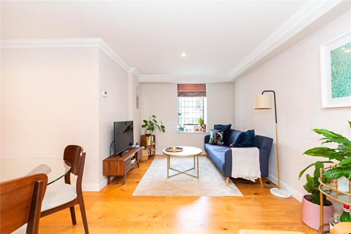 1 Bedroom Apartment To Rent In Devonia Road, London, N1