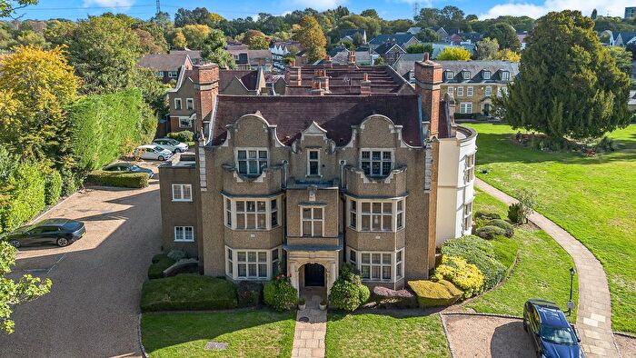 2 Bedroom Flat For Sale In Vicarage Road, Staines-Upon-Thames, TW18