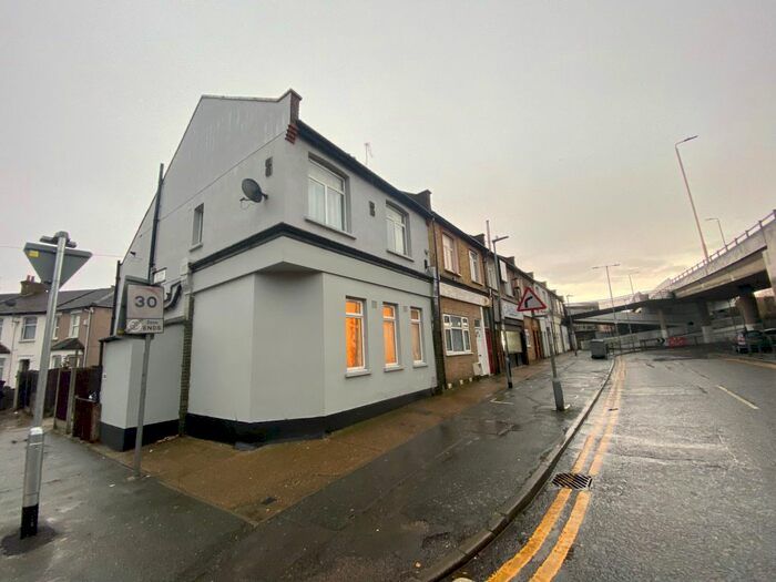 2 Bedroom Flat For Sale In Ripple Road, Barking, IG11