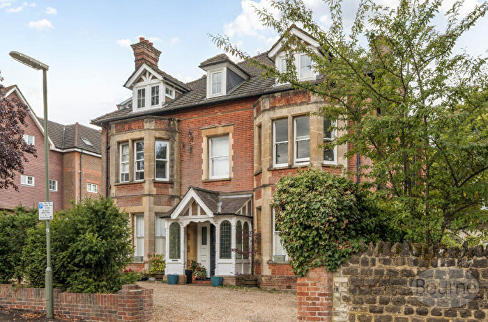 1 Bedroom Penthouse For Sale In Upper Edgeborough Road, Guildford, Surrey, GU1