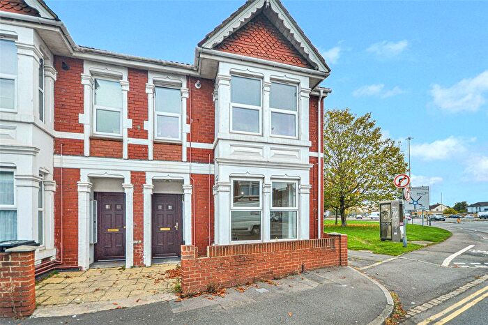 1 Bedroom Flat To Rent In County Road, Swindon, Wiltshire, SN1