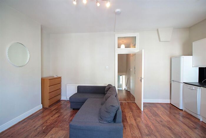 2 Bedroom Flat To Rent In Kellett Road, Brixton, SW2