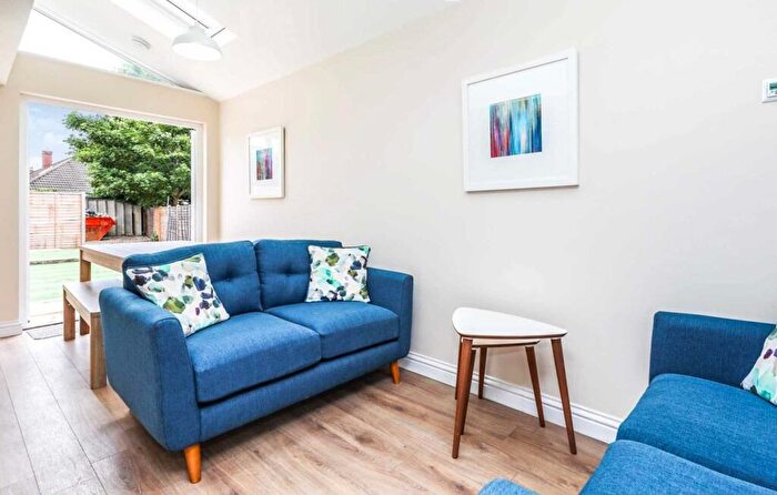 6 Bedroom House To Rent In Worplesdon Road, Guildford, GU2