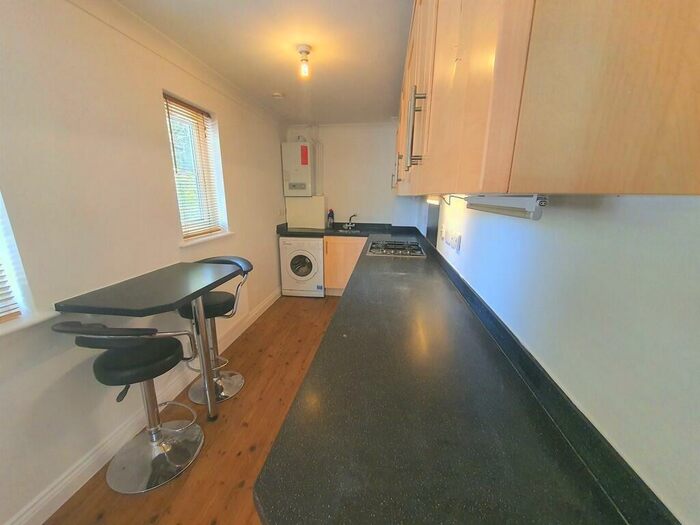 2 Bedroom Flat To Rent In Scarlet Oaks, Camberley, GU15