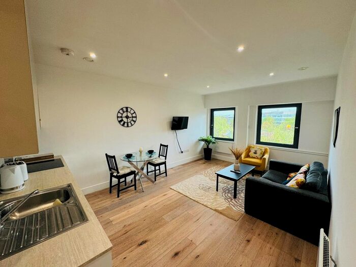 1 Bedroom Flat To Rent In Mondial Way, Hayes, UB3