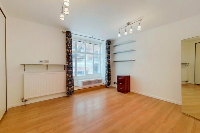 2 Bedroom Flat To Rent In Ridgmount Street, London, WC1E
