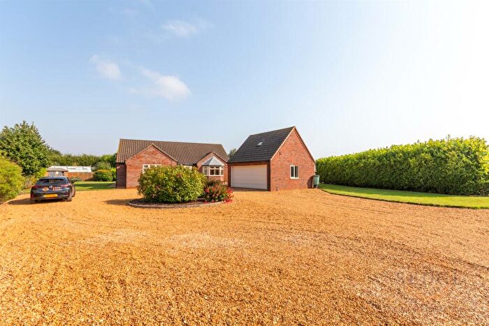 3 Bedroom Detached Bungalow For Sale In Paddock Lane, Holbeach, Spalding, PE12