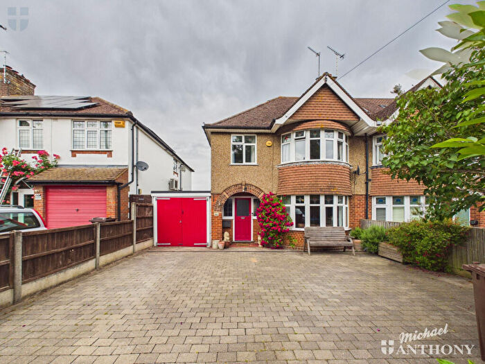 3 Bedroom Semi Detached House For Sale In Tring Road, Aylesbury, HP20