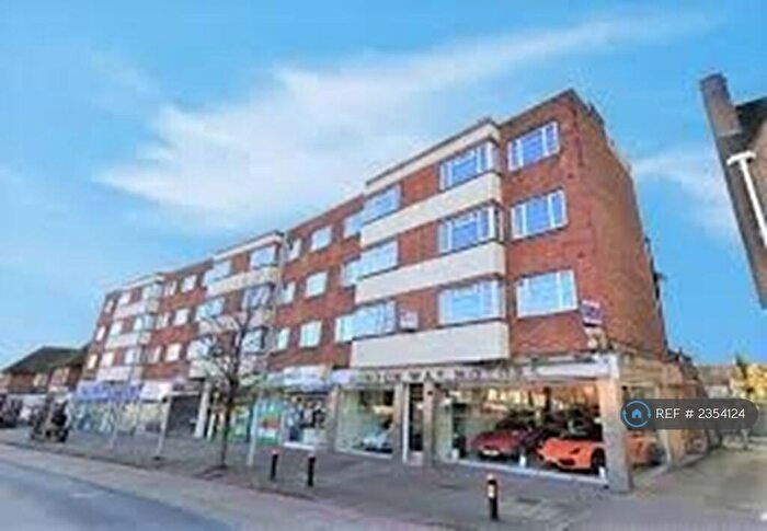 5 Bedroom Flat To Rent In Kennyland Court, Hendon, NW4