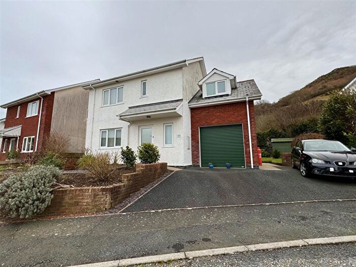 4 Bedroom Detached House For Sale In Heol Isfoel, Llanrhystud, SY23