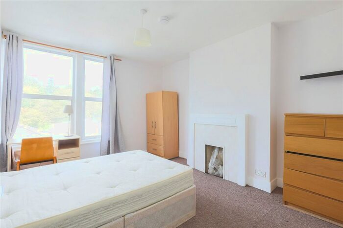3 Bedroom Flat To Rent In Archway Road, Islington, London, N6