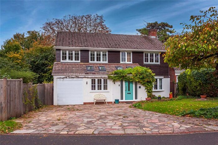 4 Bedroom Detached House For Sale In Braybrooke Gardens, Wargrave, Berkshire, RG10