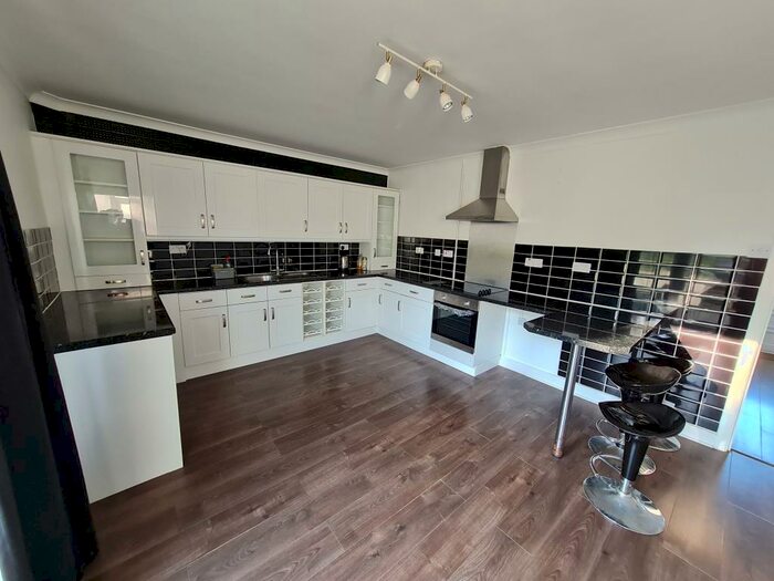 3 Bedroom House To Rent In Tovil Road, Maidstone, ME15