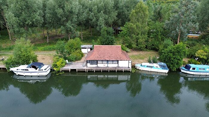Bungalow For Sale In Hardwick Boathouse, Hardwick, Whitchurch On Thames, Berkshire, RG8