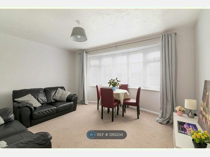 1 Bedroom Flat To Rent In Catherine Court, Ilford, Essex, IG2