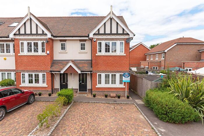 4 Bedroom Property To Rent In Trenchard Close, Hersham, Walton-On-Thames, KT12