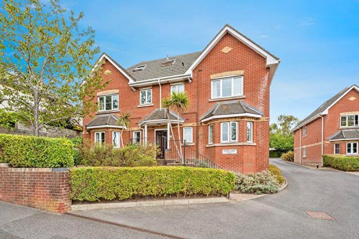 2 Bedroom Apartment For Sale In Albert Road, Poole, BH12