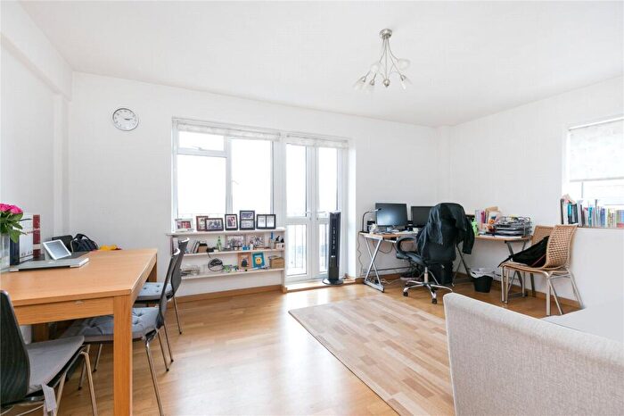 1 Bedroom Flat To Rent In Fettes House, Wellington Road, NW8