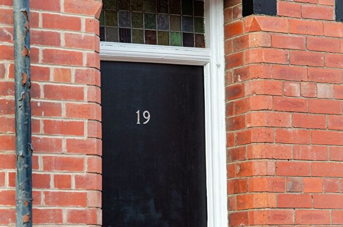 4 Bedroom Semi-Detached House To Rent In Welton Place, Leeds, LS6