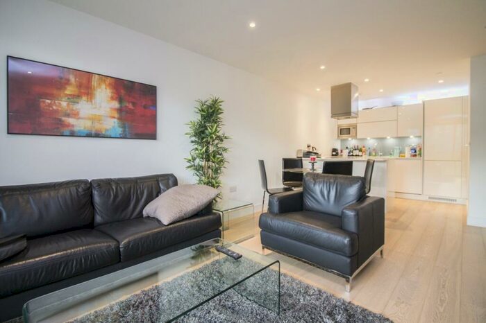 2 Bedroom Flat To Rent In Kensington Apartments, Commercial Street, Aldgate, London, E1