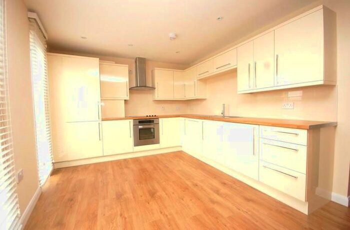 2 Bedroom Flat To Rent In Ongar Road, Brentwood, CM15