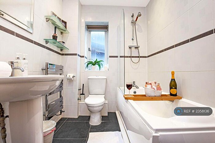 5 Bedroom Detached House To Rent In Kingswear Drive, Broughton, Milton Keynes, MK10