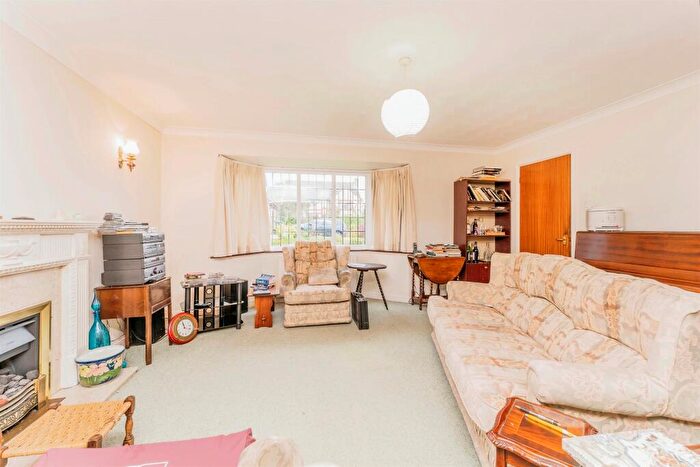 4 Bedroom Detached House For Sale In Tithe Barn Close, Raunds, Wellingborough, NN9