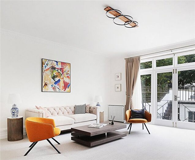 2 Bedroom Flat To Rent In Brompton Square, Knightsbridge, London, SW3