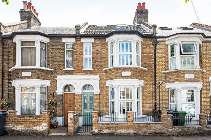 4 Bedroom Terraced House For Sale In Lynmouth Road, Walthamstow, London, E17