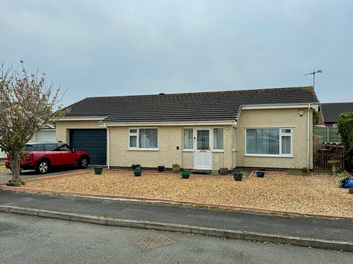 4 Bedroom Detached Bungalow For Sale In Glantraeth Estate, Valley, LL65