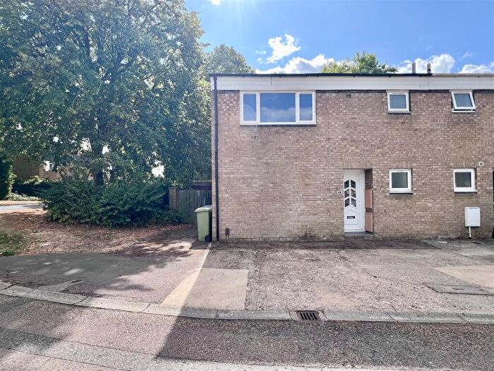 House For Sale In Essenden Court, Stony Stratford, Milton Keynes, MK11