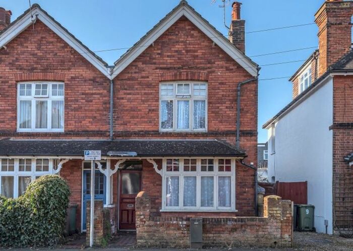 4 Bedroom Semi-Detached House To Rent In Falcon Road, Guildford, GU1