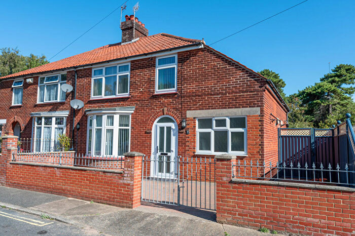 3 Bedroom Semi Detached House For Sale In Marina Gardens, Felixstowe, IP11