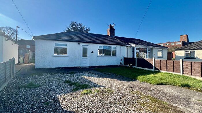 2 Bedroom Semi-Detached Bungalow To Rent In Rivelin Place, Scunthorpe, DN16