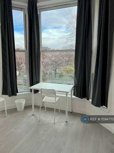 3 Bedroom Flat To Rent In Granville Terrace, Edinburgh, EH10