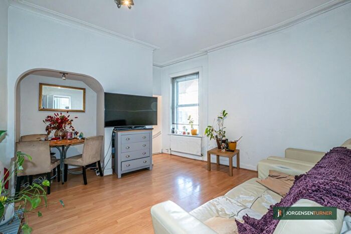 2 Bedroom Flat For Sale In Uxbridge Road, Shepherds Bush, London, W12