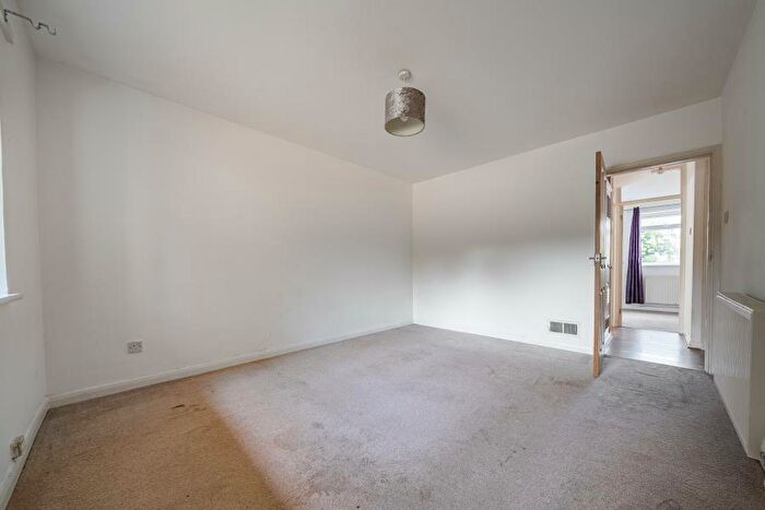 2 Bedroom Apartment To Rent In Jordans Close, Guildford, GU1
