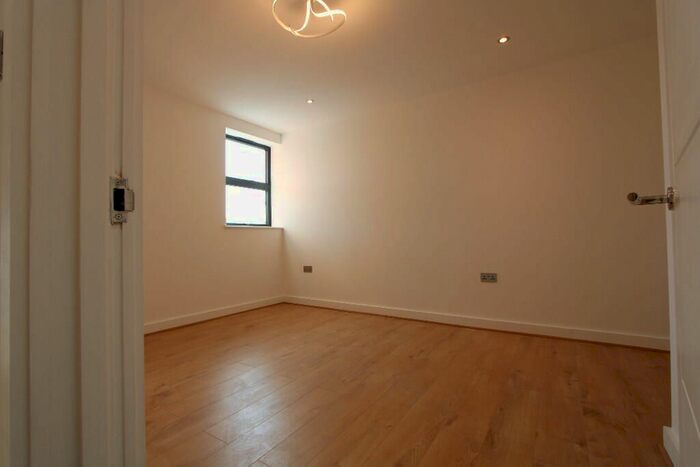 3 Bedroom Flat To Rent In Jillien Rd, Coulsdon, CR5