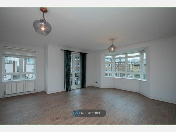 2 Bedroom Flat To Rent In Dee House, Kingston Upon Thames, KT2