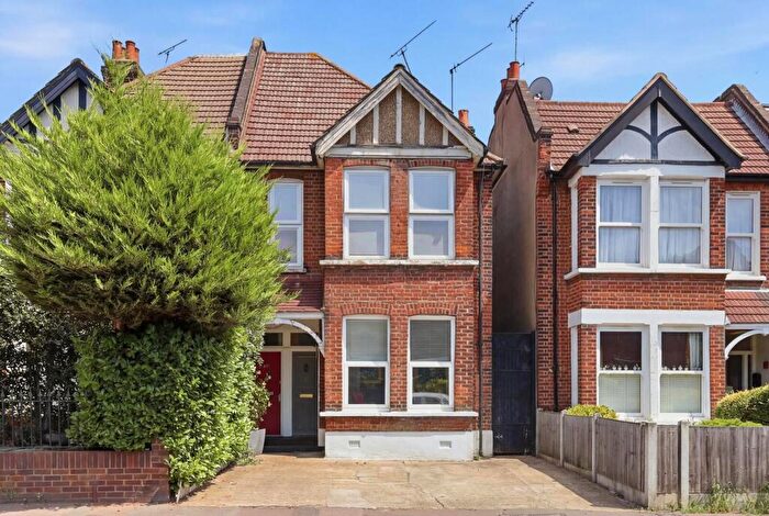 2 Bedroom Flat For Sale In Leicester Road, Wanstead, E11