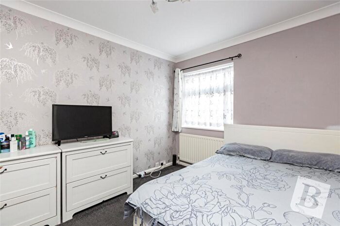 2 Bedroom Maisonette For Sale In South Primrose Hill, Chelmsford, Essex, CM1
